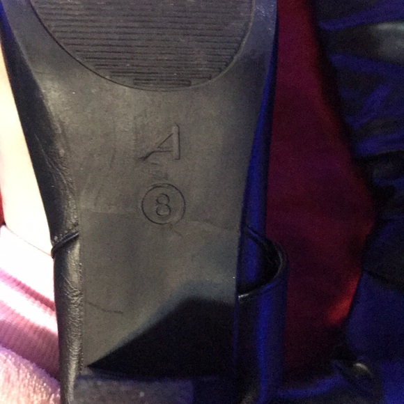 Small heeled, black boots $25 - Picture 4 of 5